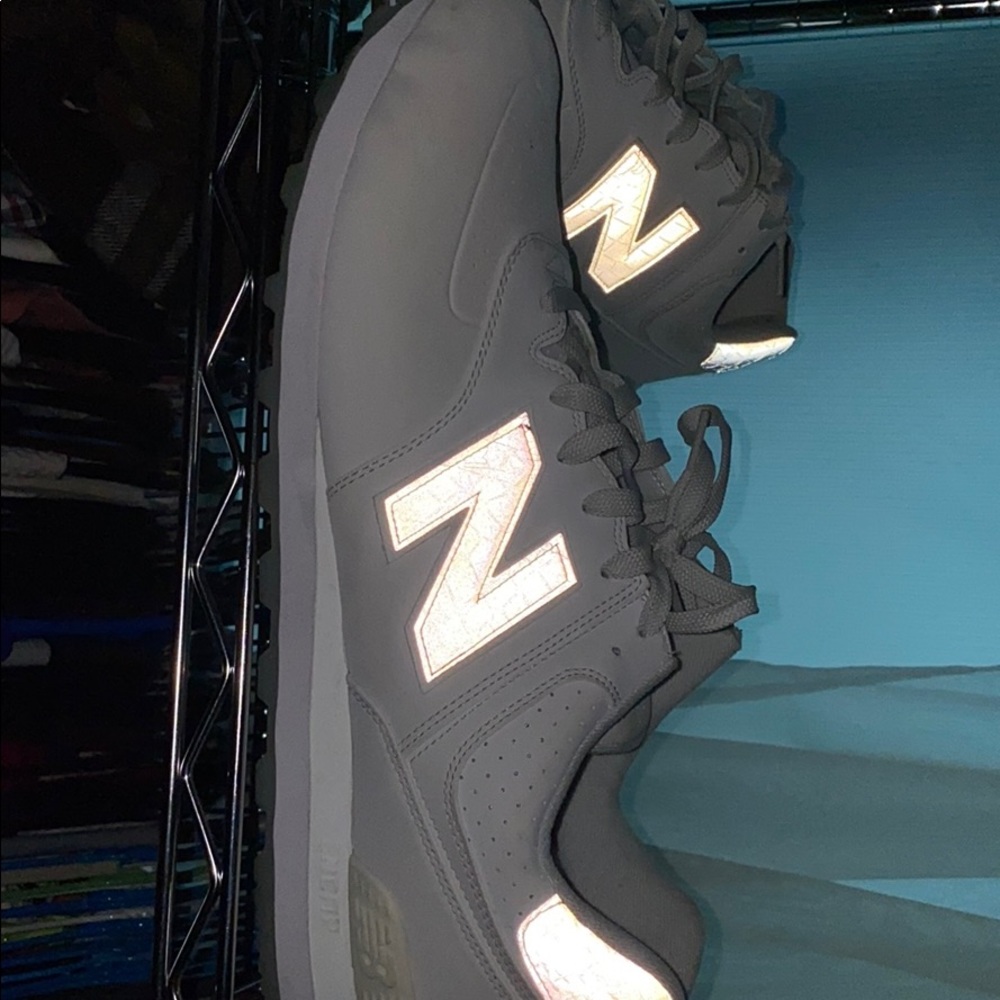 Men’s size 17 new balance white and silver